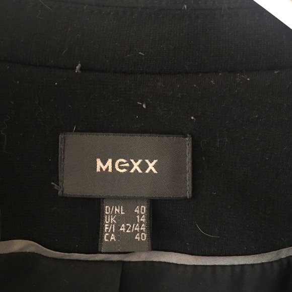 Jersey knit suit - Picture 2 of 6